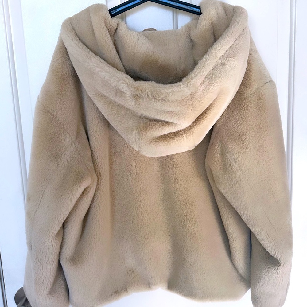 LIKE NEW ZARA Faux Fur Teddy Jacket Coat Hooded Beige Tan Brown Soft Cozy Bomber - Picture 5 of 9